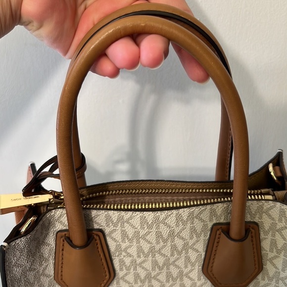 Michael Kors Mercer Logo Medium Messenger Bag - Picture 13 of 17